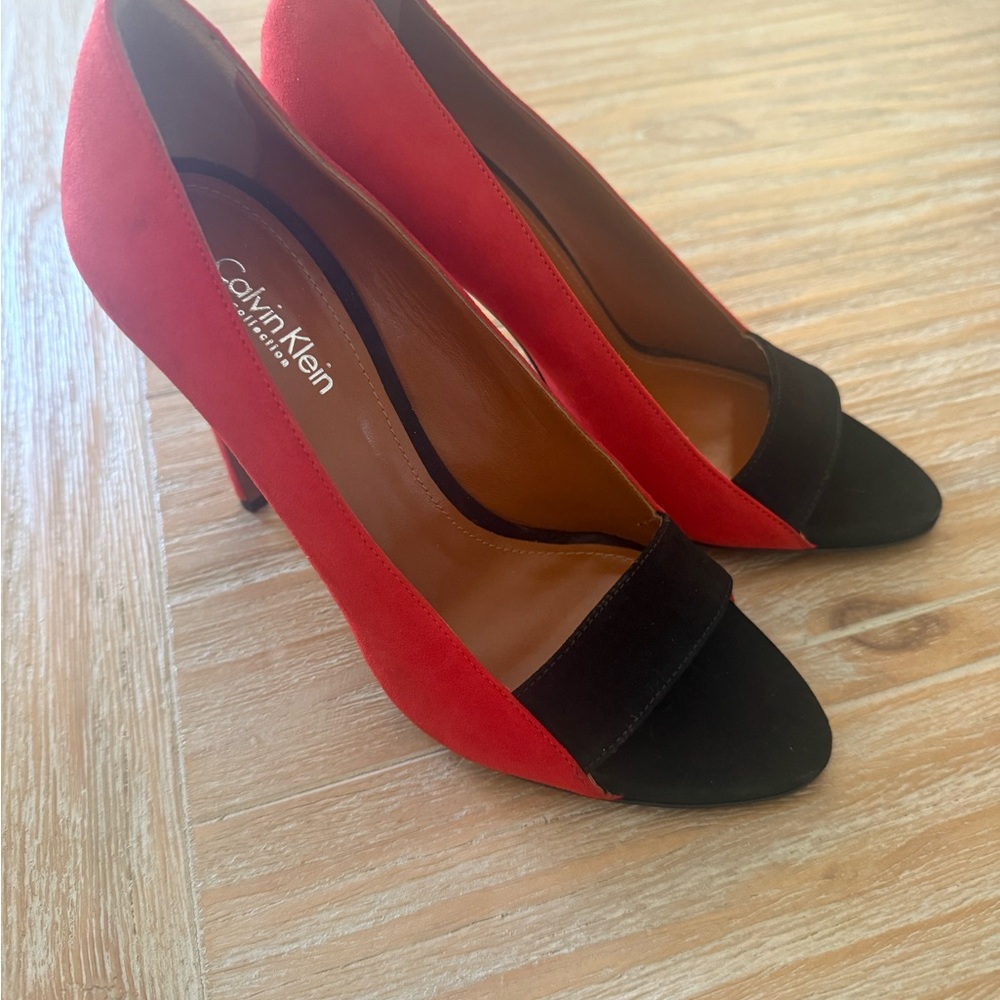 Sexy red suede heels.